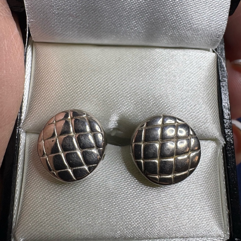 Earrings Elegant 925 Sterling Silver Quilted Studs
